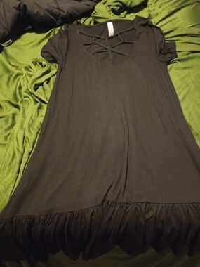 Zenana Outfitters Black Short Sleeve Tiered Tunic with Crisscross Back